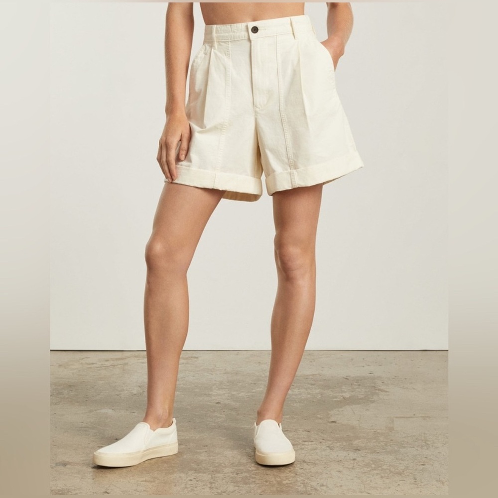 Everlane The Traveler Cream Shorts